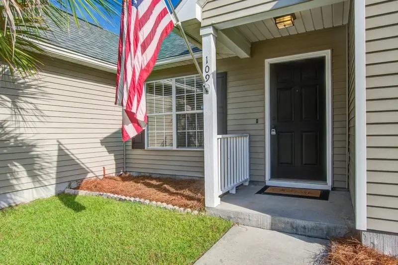 109 Dovetail Cir #A - Photo 3 of 26