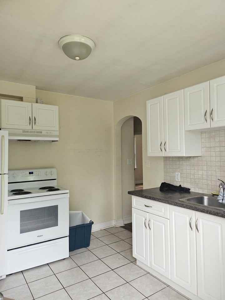 866 Armour Road - Photo 2 of 5