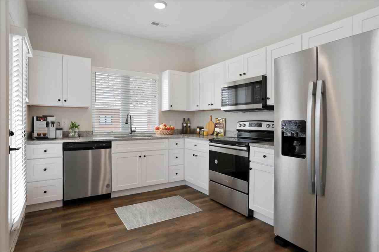 318 South State Street - Photo 6 of 46