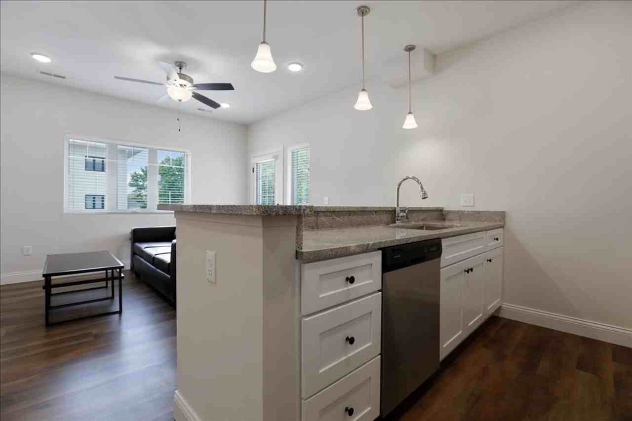 318 South State Street - Photo 7 of 46