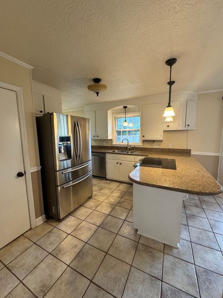 322 Kirkwood Dr - Photo 4 of 18