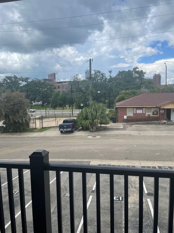 405 Dunwoody St #13 - Photo 3 of 8