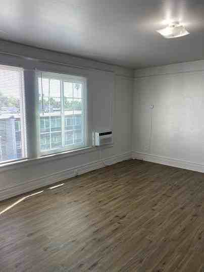 545 N. California St - Photo 2 of 50