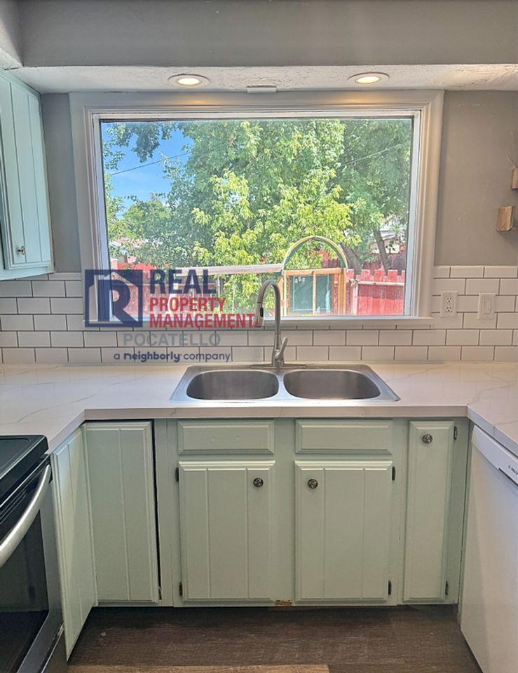 1420/1422 E Elm St - Photo 7 of 43