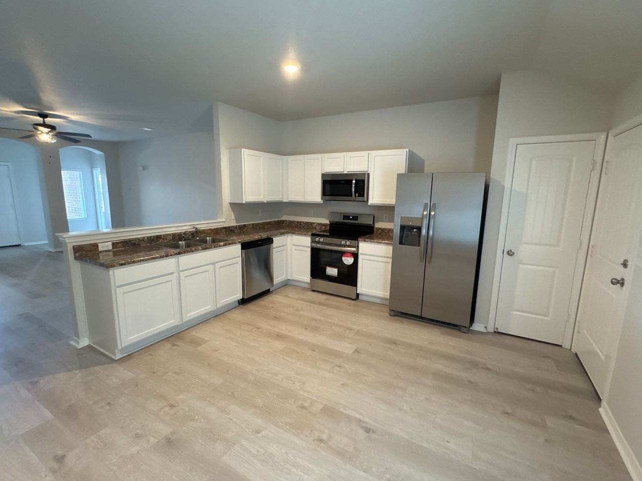 1536 Meadows Dr - Photo 6 of 17