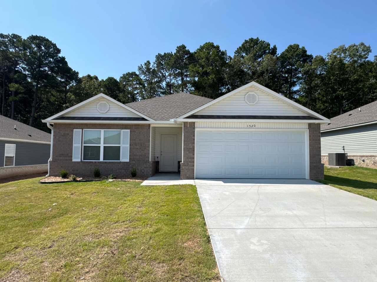 1520 Meadows Dr - Photo 5 of 19