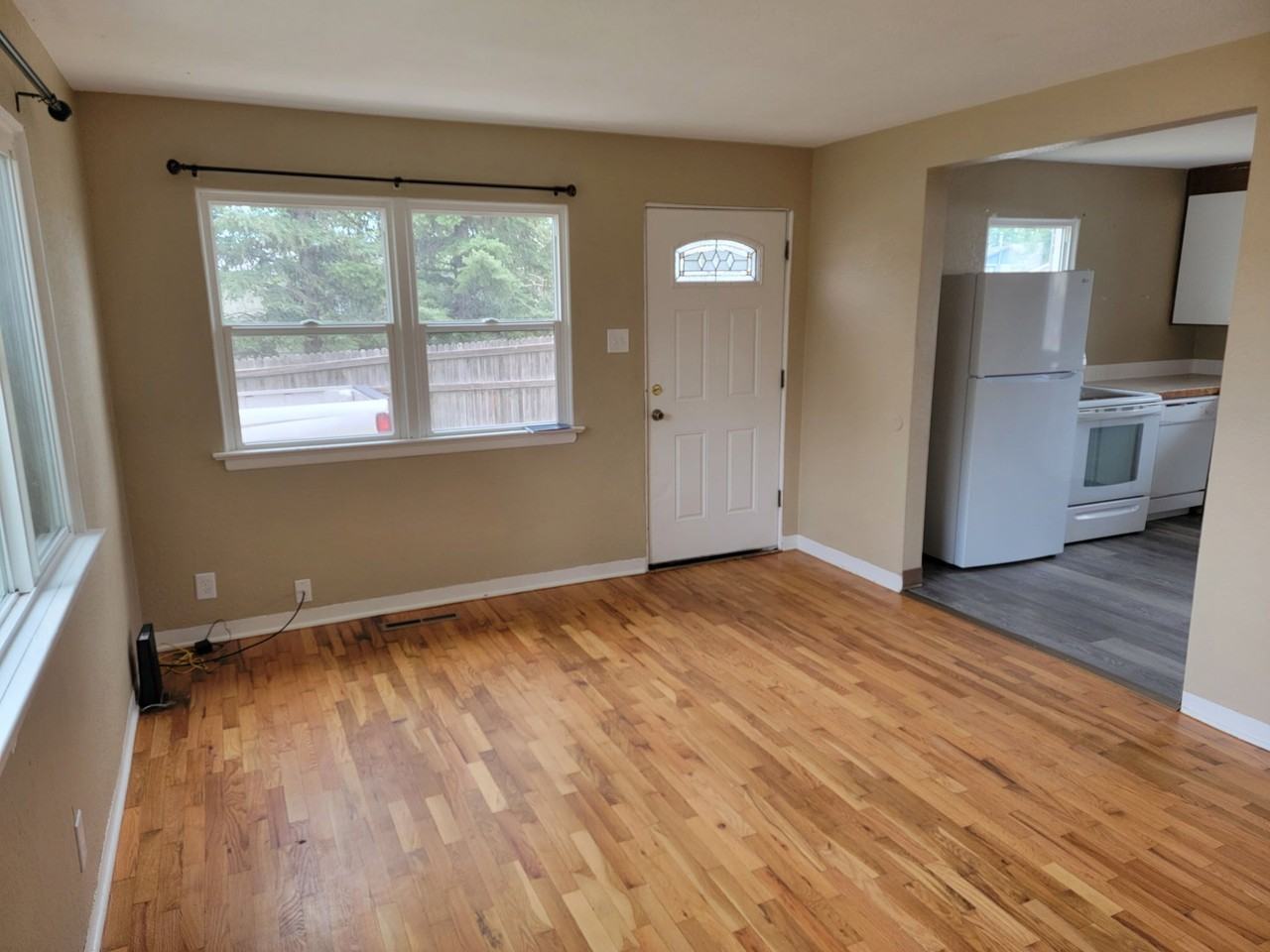 3727 Henderson Avenue - Photo 2 of 9