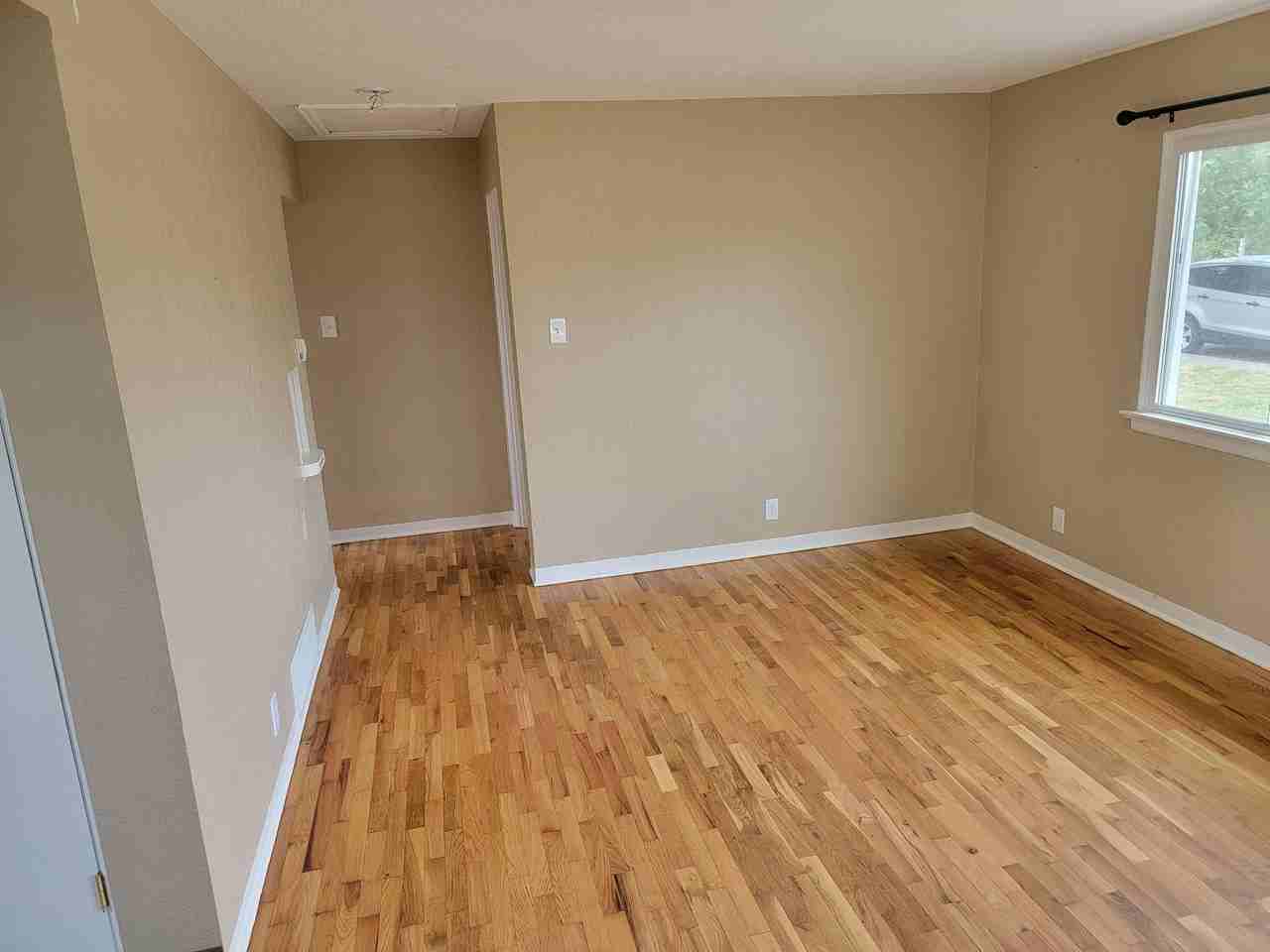 3727 Henderson Avenue - Photo 7 of 9