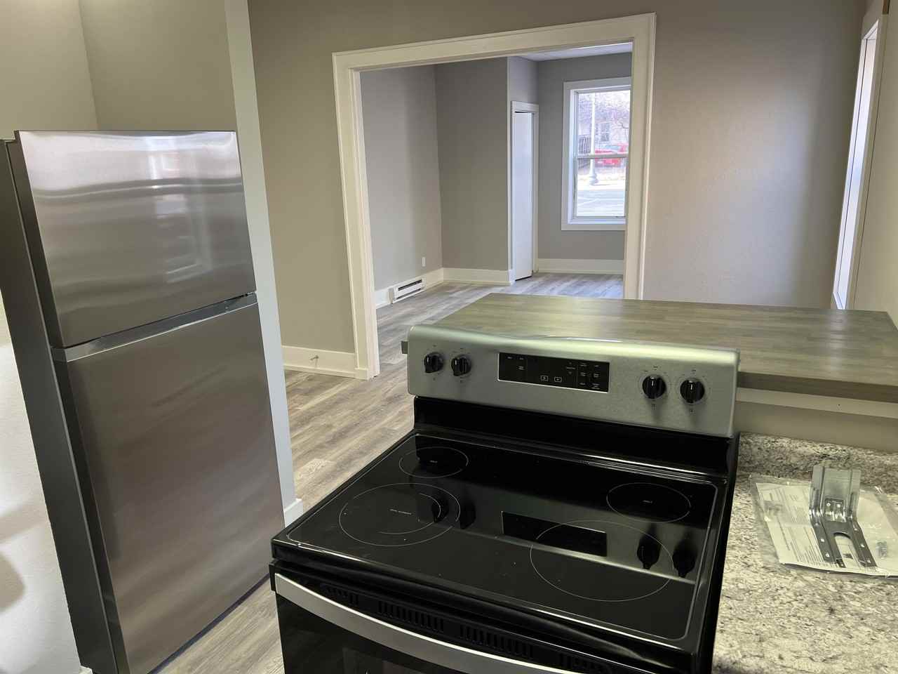 409 Elm Ave - Photo 2 of 11