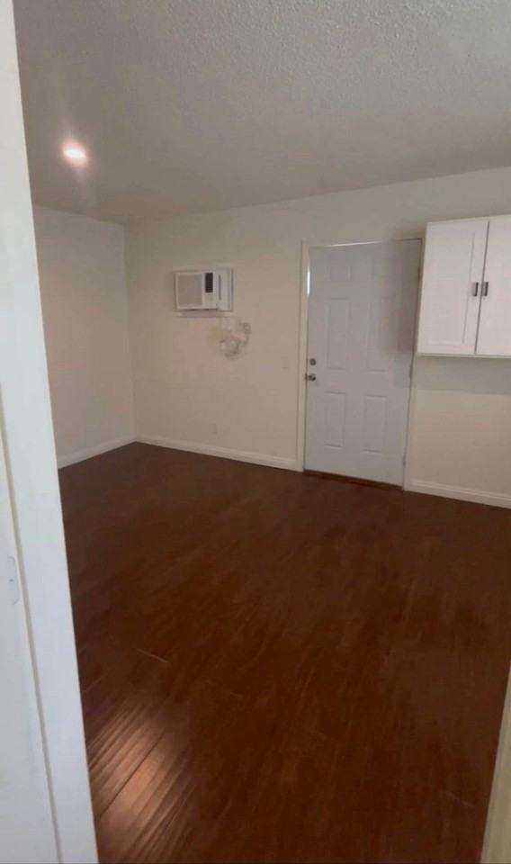 Newly Renovated & Bright Studio in Henderson - Photo 2 of 8