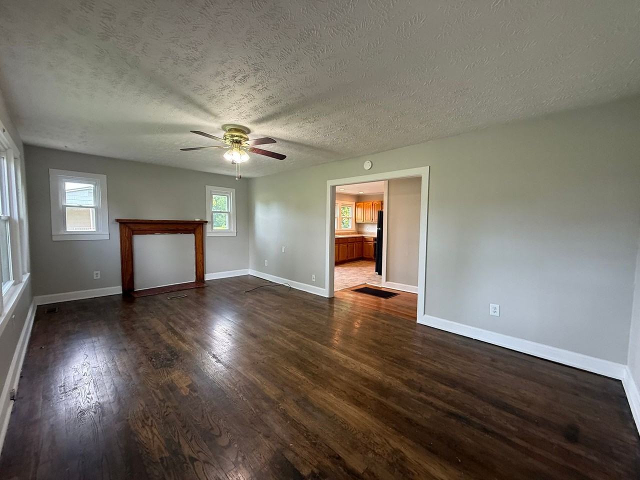 286 Bailey St - Photo 2 of 20