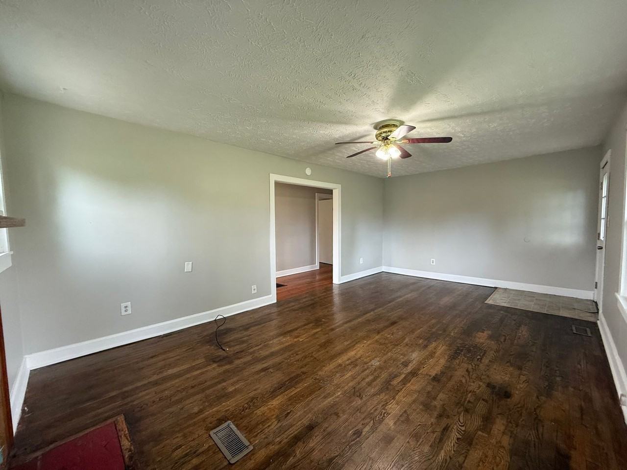 286 Bailey St - Photo 3 of 20