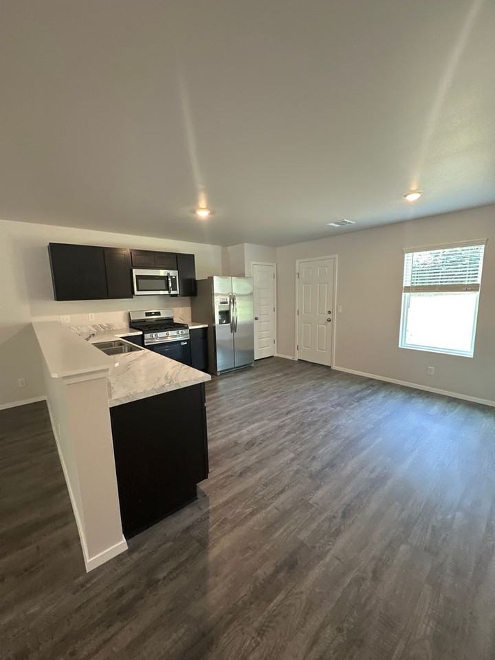 8009 E Oakland St - Photo 6 of 17