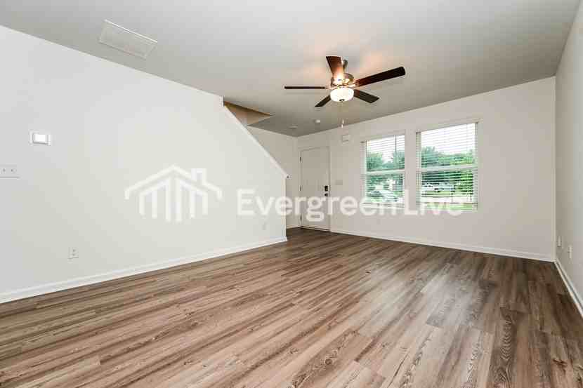 717 Denise Ct - Photo 2 of 15