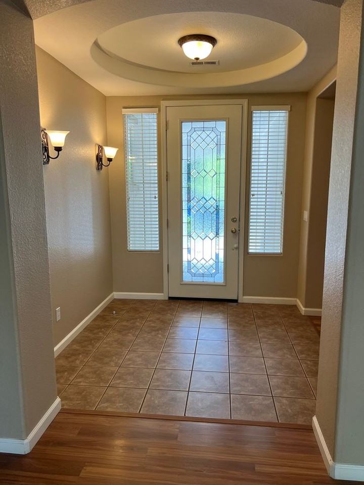 7827 Morgan Pointe Cir - Photo 3 of 24