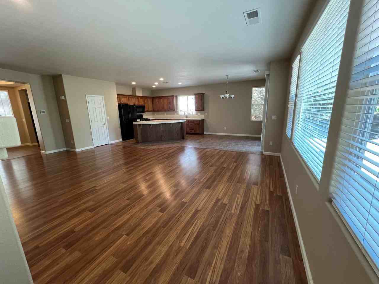 7827 Morgan Pointe Cir - Photo 4 of 24
