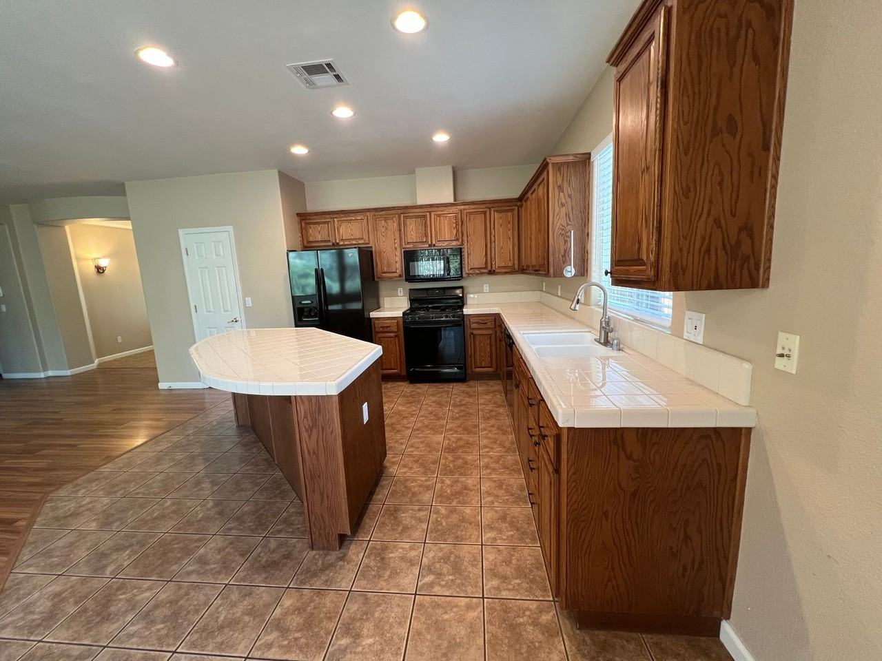 7827 Morgan Pointe Cir - Photo 7 of 24