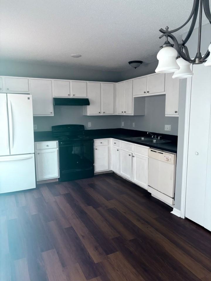 5461 Wood Crossing St - Photo 2 of 18