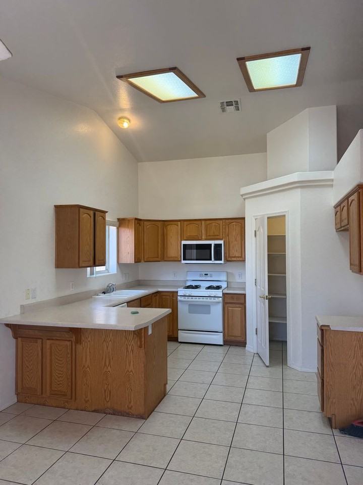 3667 Heather Ave - Photo 2 of 11