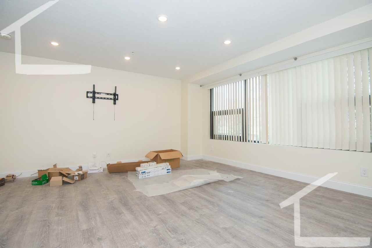 1026 Commonwealth Ave - Photo 5 of 11