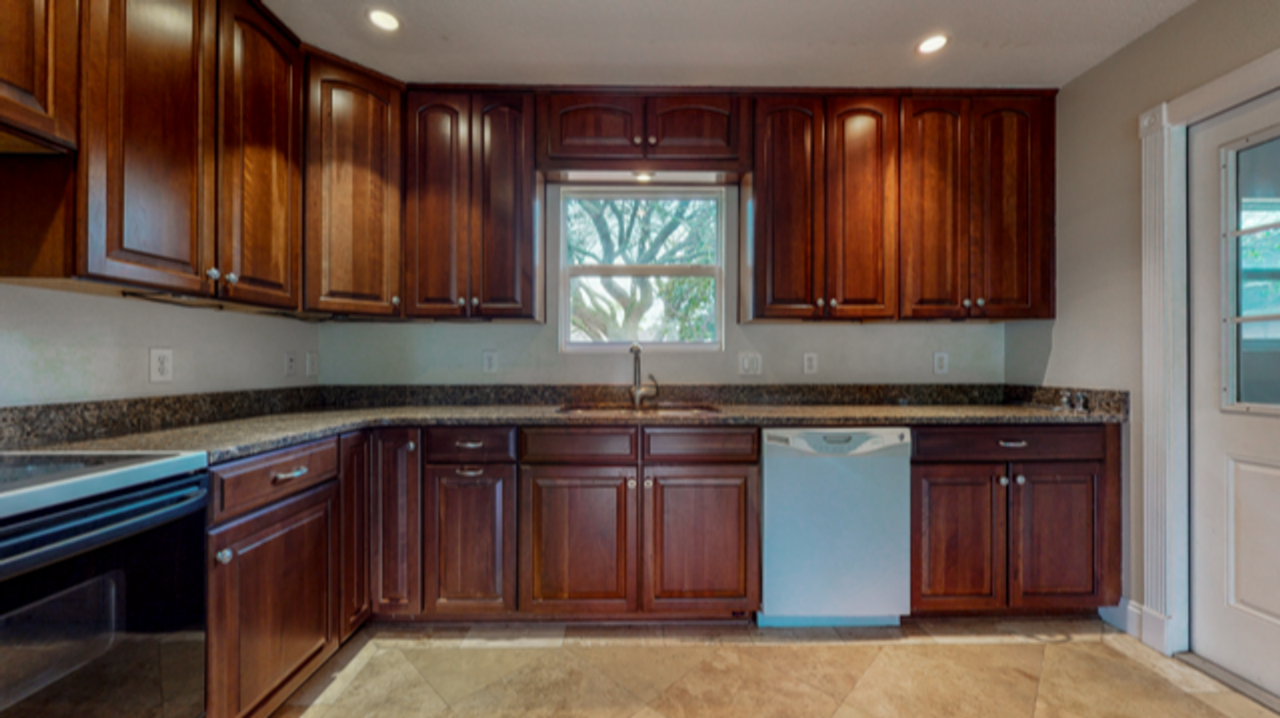 330 Stahlman Ave - Photo 5 of 26