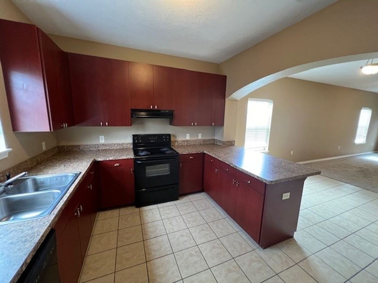 114 W Lagrange - Photo 5 of 12