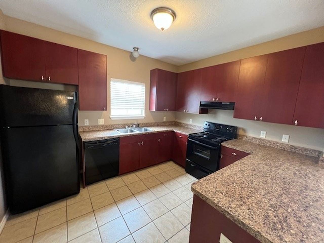 114 W Lagrange - Photo 6 of 12