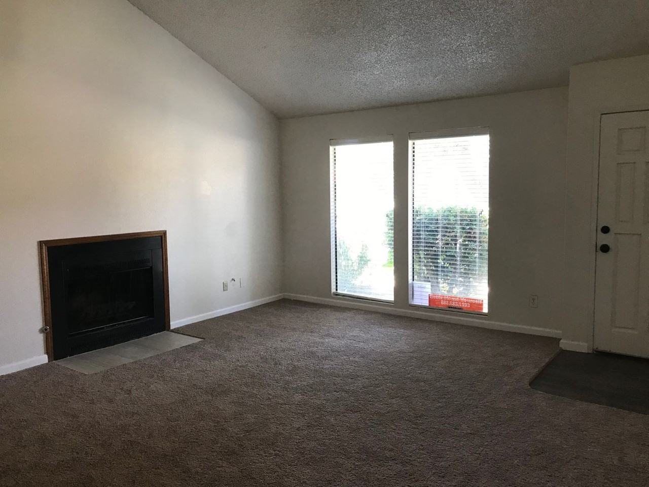 1904 E Harold Ave - Photo 2 of 11