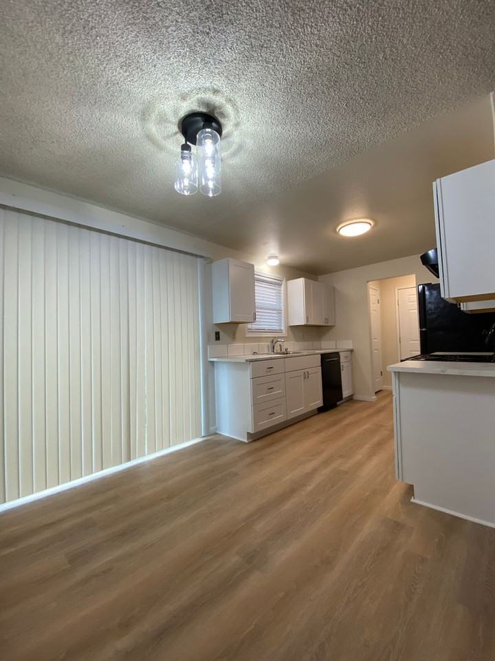8405 S D St - Photo 2 of 8