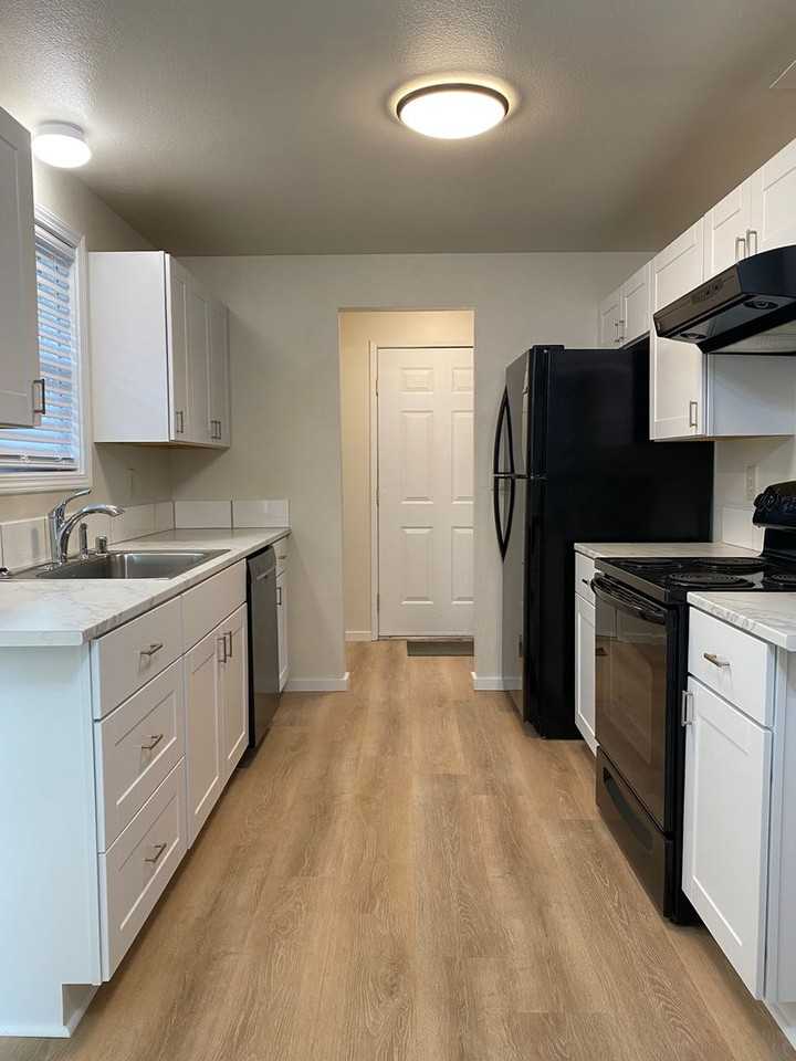 8405 S D St - Photo 3 of 8