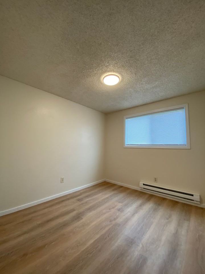 8405 S D St - Photo 6 of 8