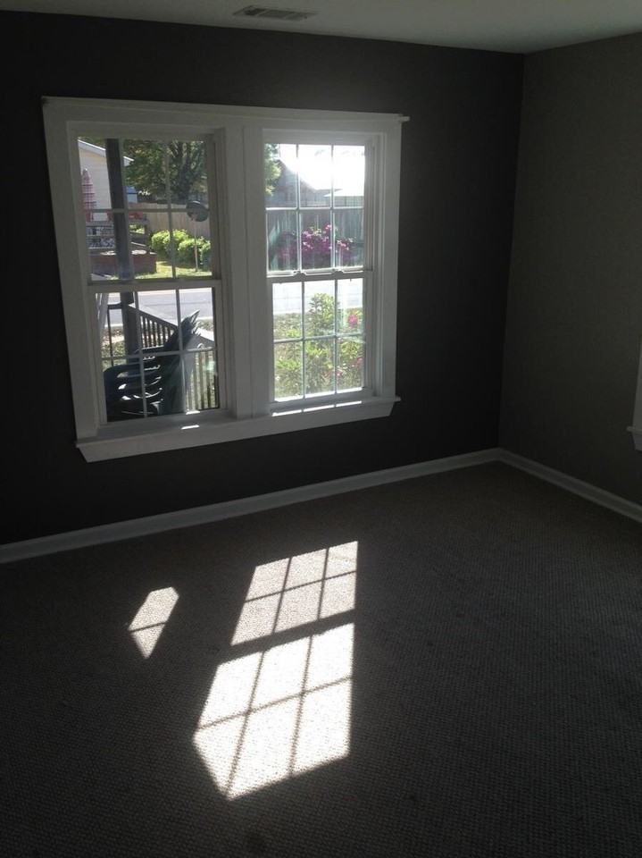 214 W Charlton St - Photo 7 of 8