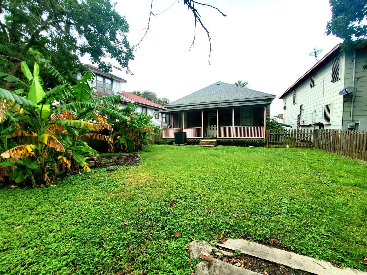 3117 Avenue Q - Photo 2 of 16