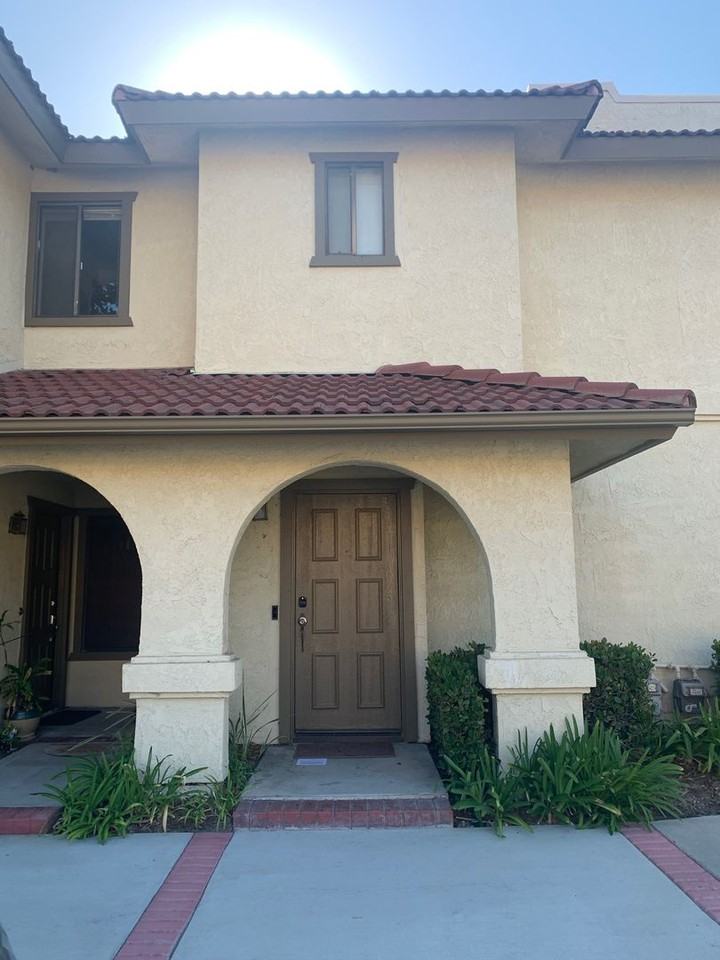 25266 Tanoak Ln - Photo 2 of 17