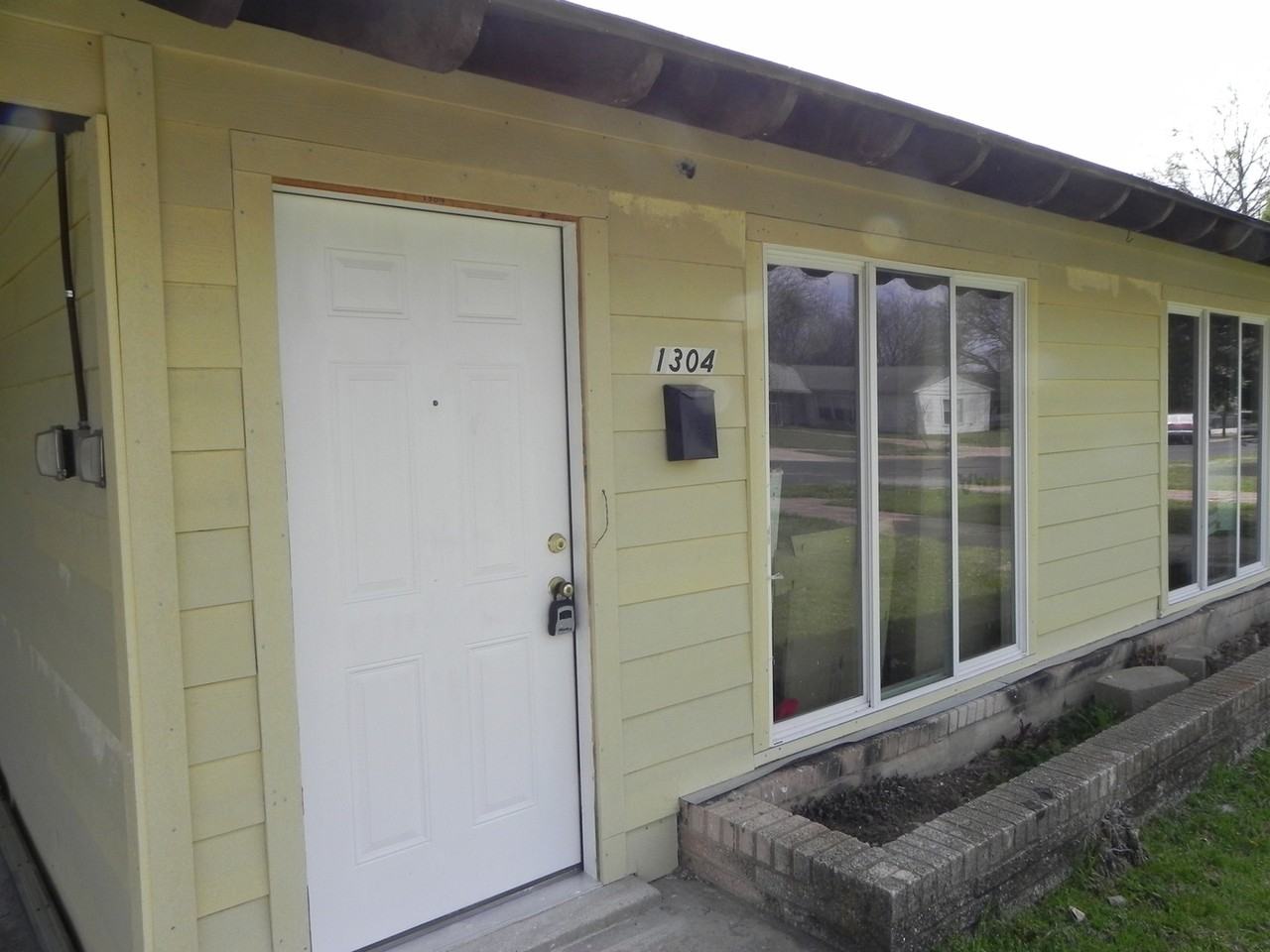 1304 Middleton St - Photo 2 of 11