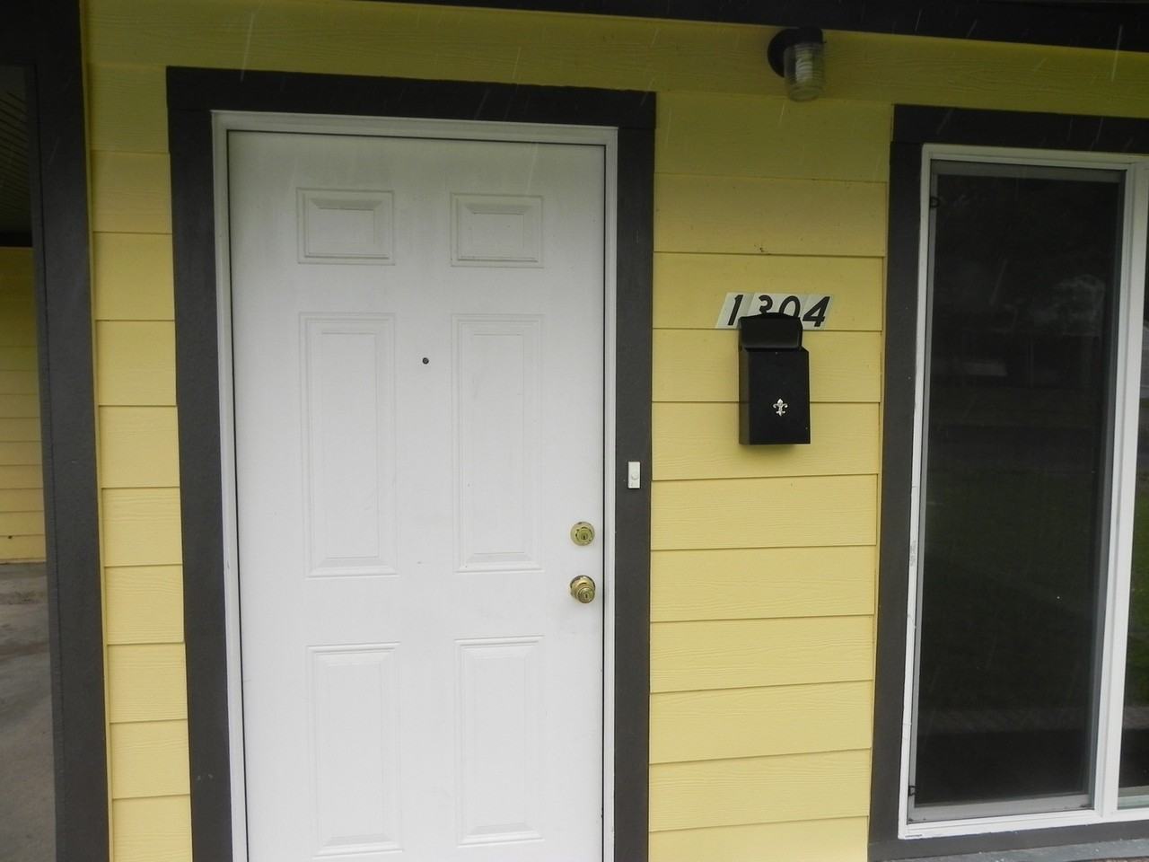 1304 Middleton St - Photo 3 of 11
