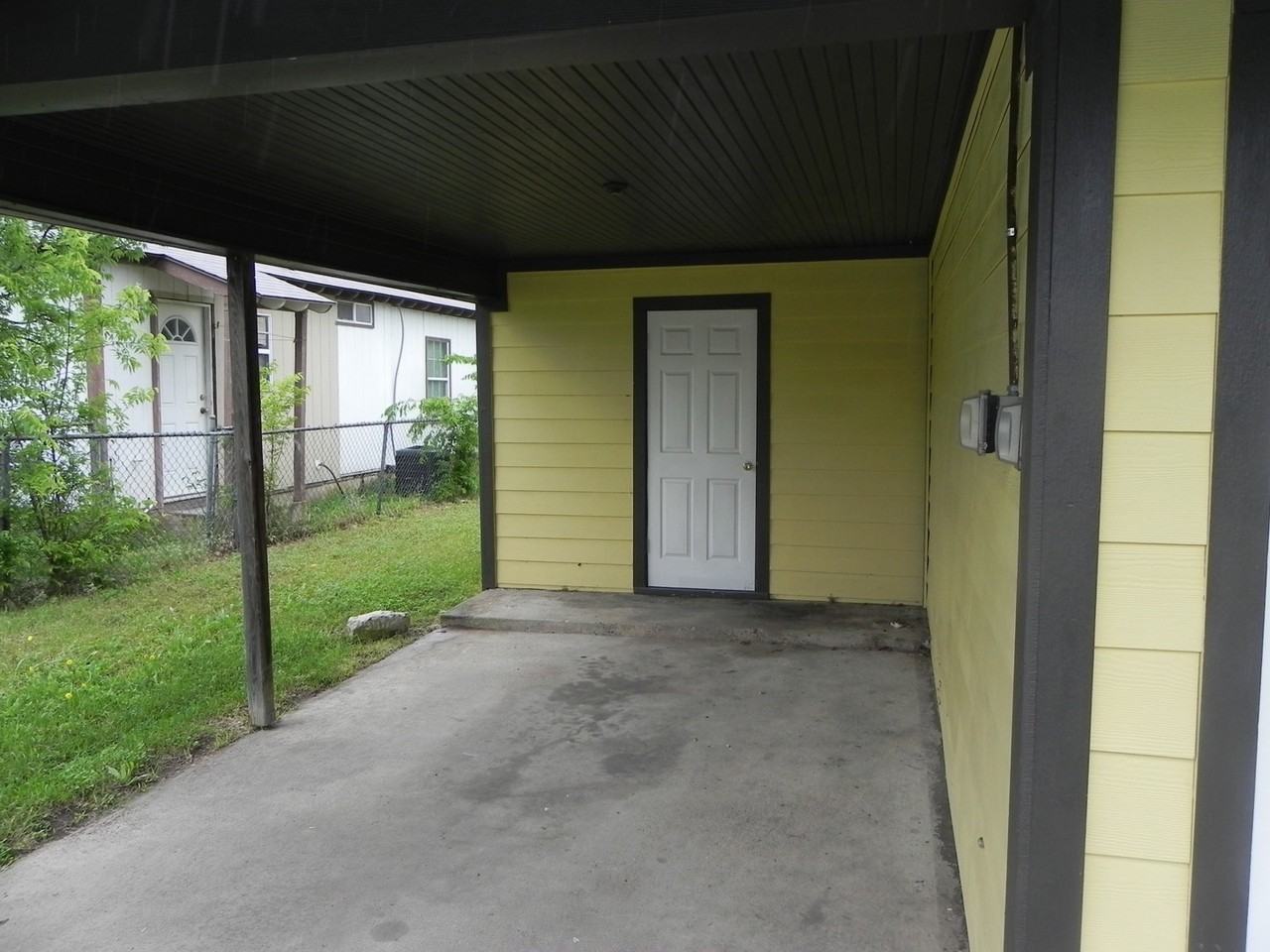 1304 Middleton St - Photo 4 of 11