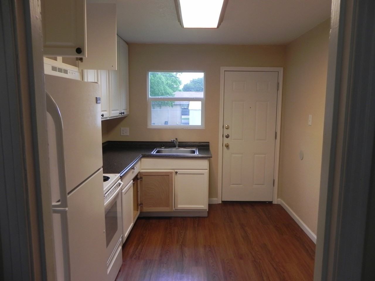 1304 Middleton St - Photo 7 of 11