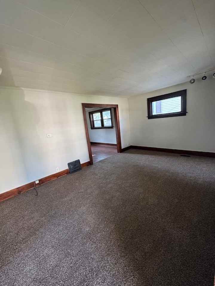 1626 Kelly Dr - Photo 2 of 11