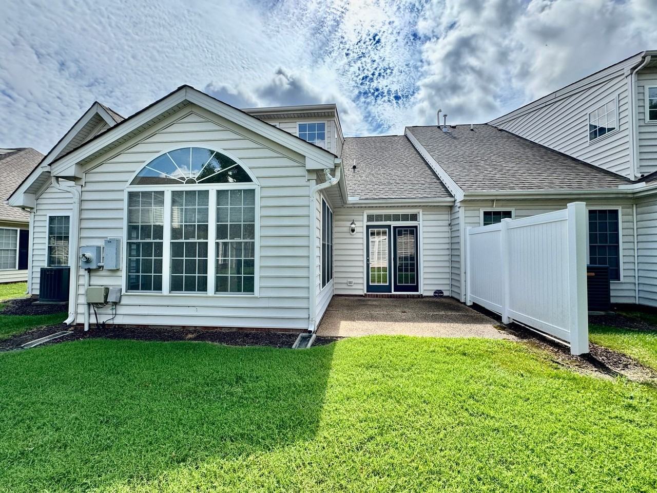 1419 Hawick Ter - Photo 2 of 48
