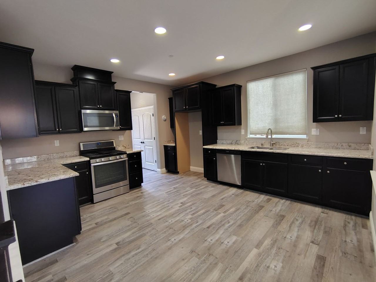 2276 Gallery Dr - Photo 3 of 15