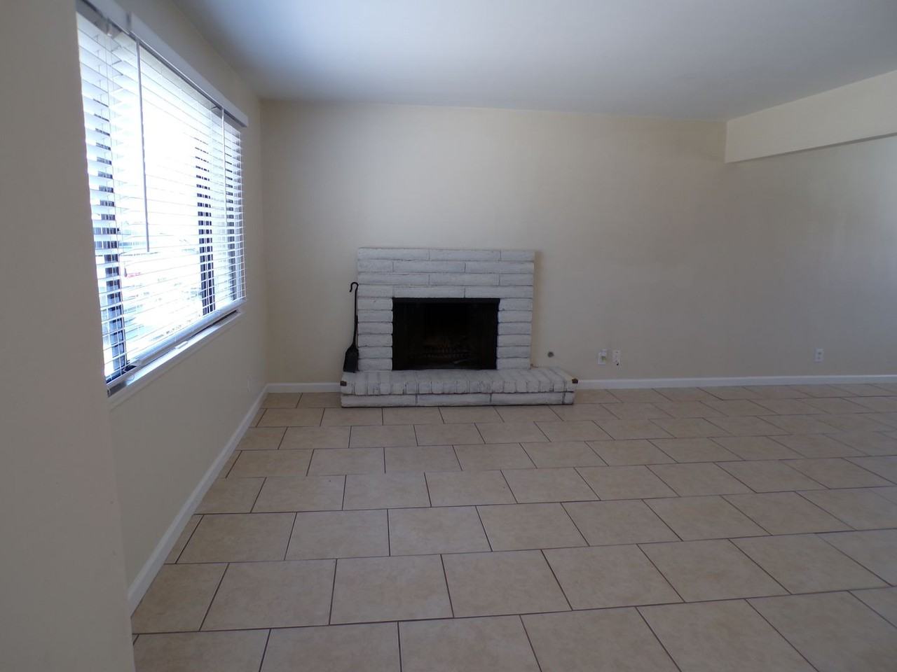 3930 Neptune Ave - Photo 3 of 20