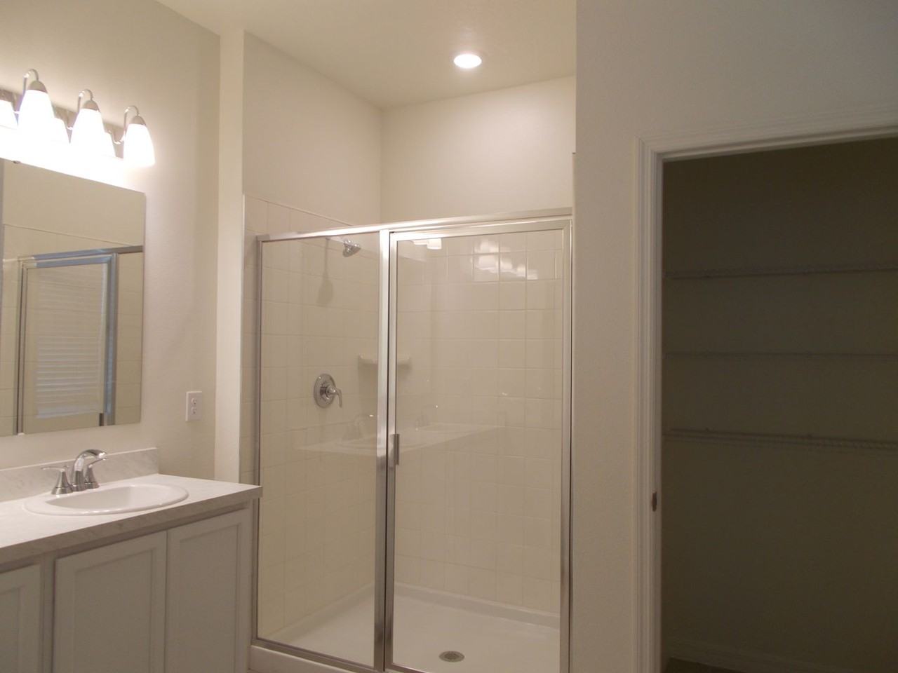 565 Overpool Ave - Photo 2 of 31