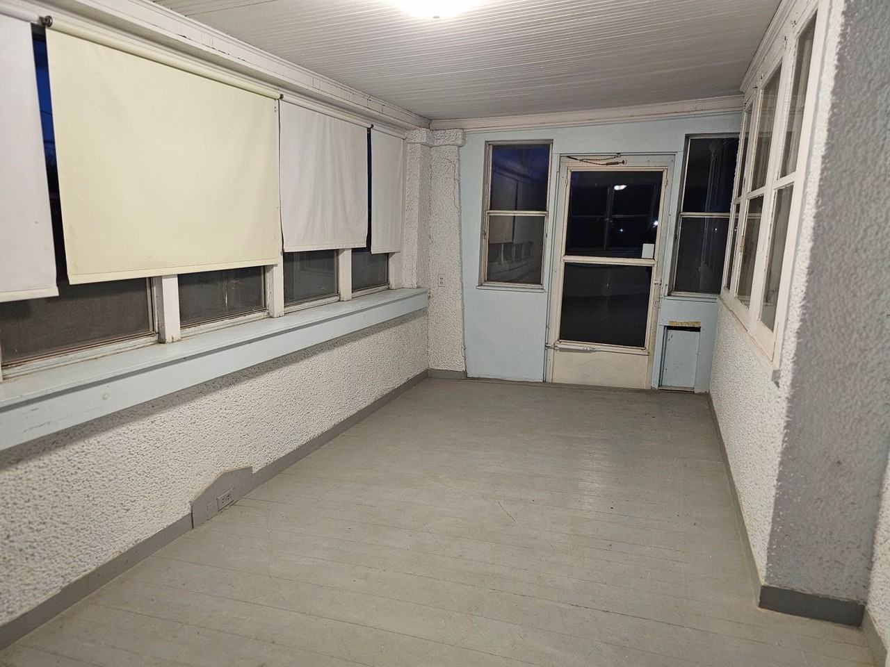 806 Wellington Street Southeast - Photo 2 of 16