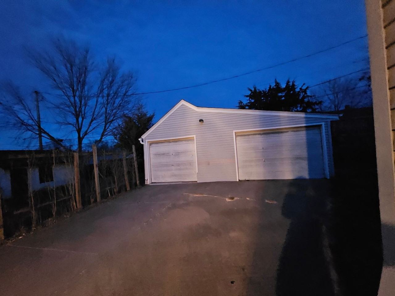 806 Wellington Street Southeast - Photo 3 of 16