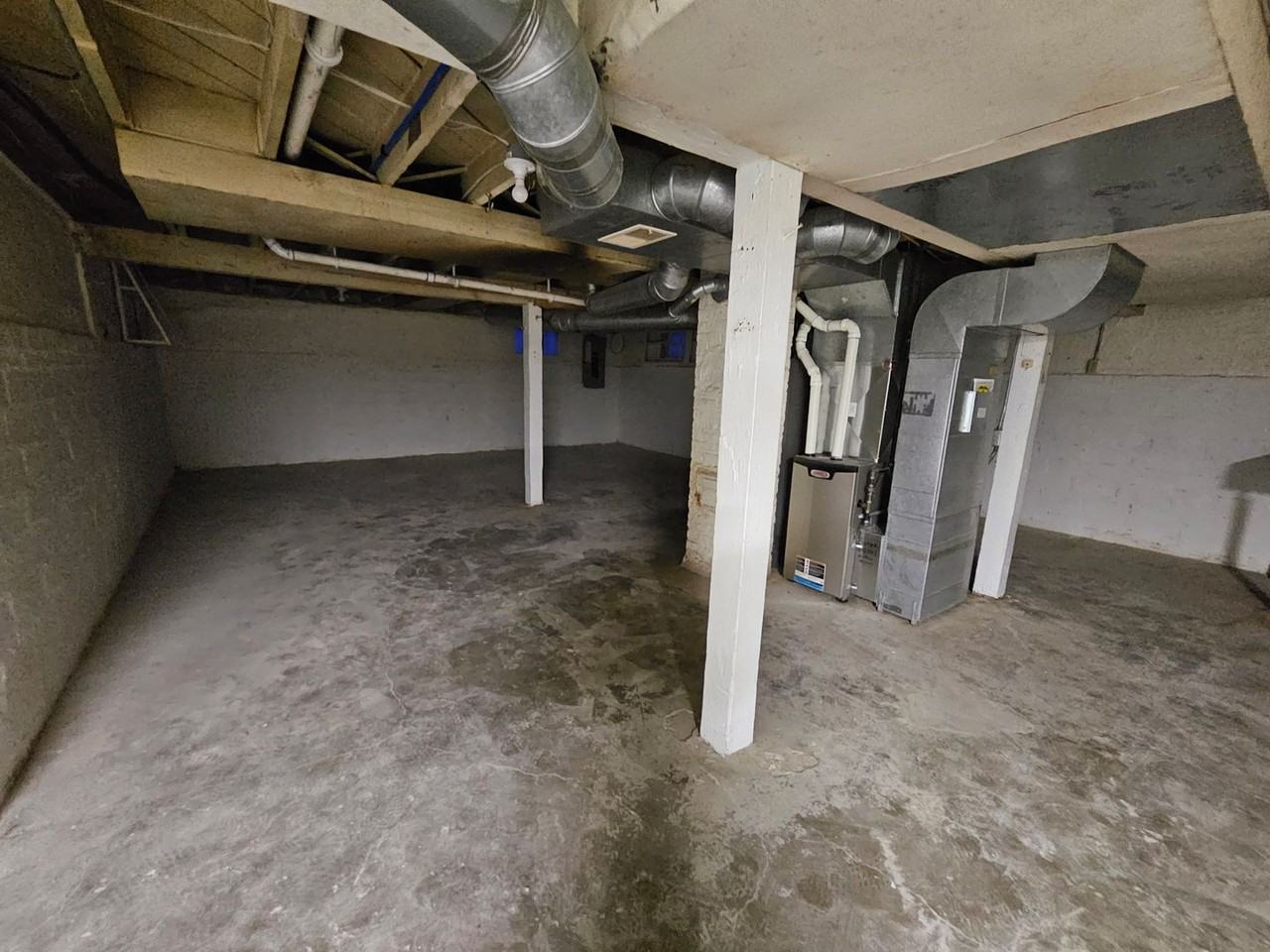 806 Wellington Street Southeast - Photo 4 of 16