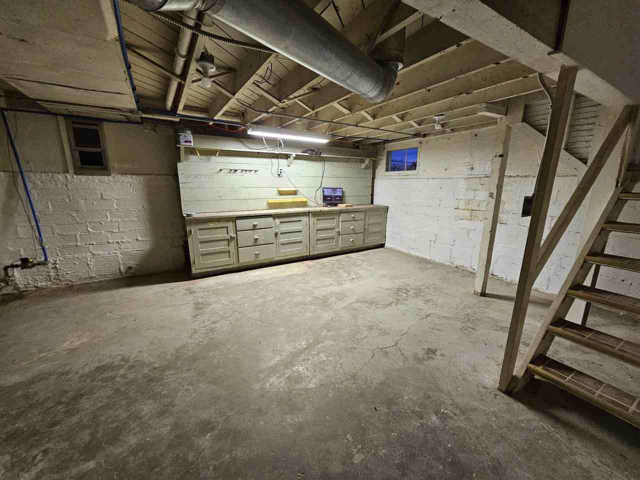 806 Wellington Street Southeast - Photo 5 of 16