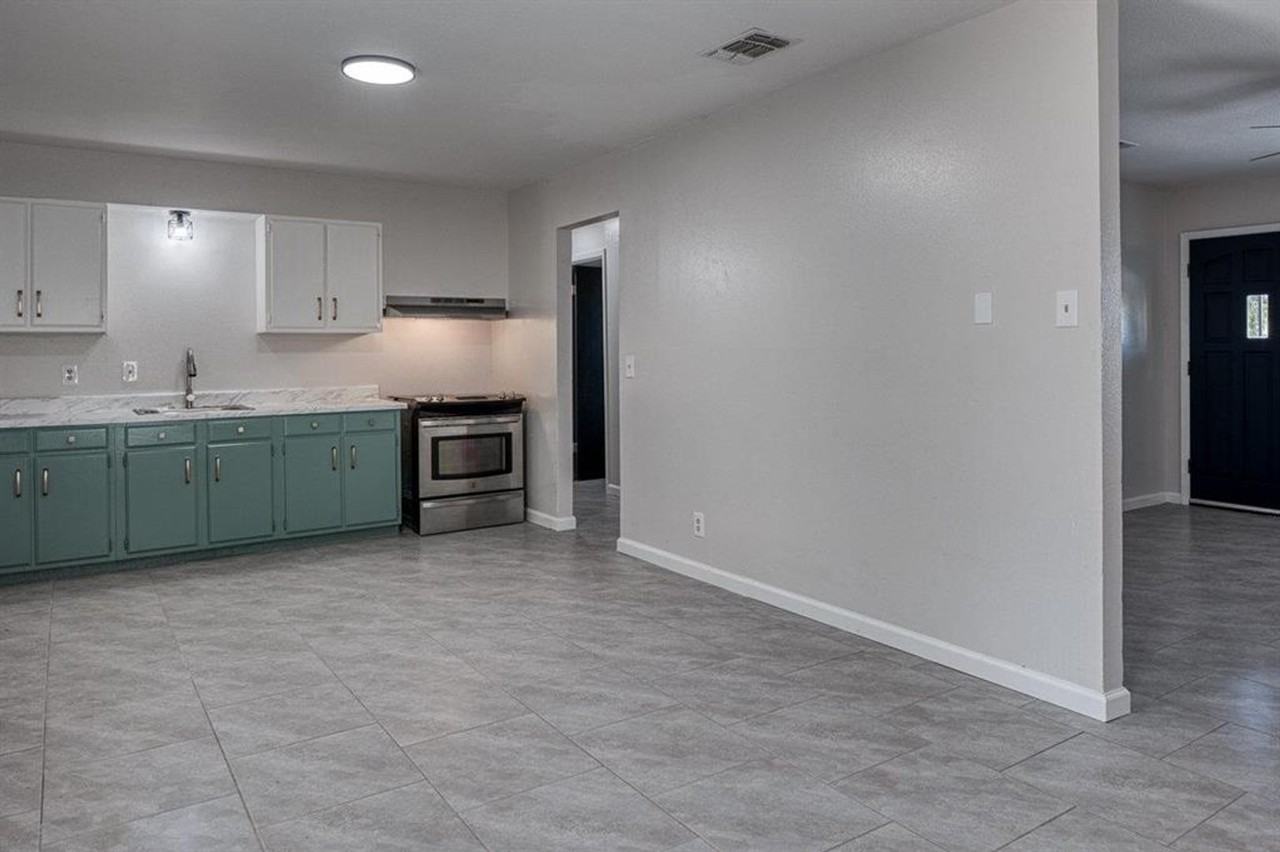 1605 Avenue P - Photo 5 of 17