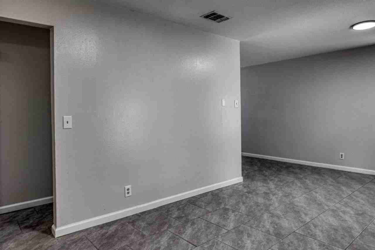 1605 Avenue P - Photo 6 of 17