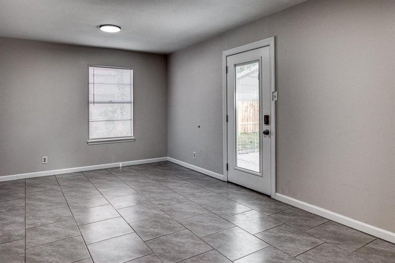 1605 Avenue P - Photo 7 of 17